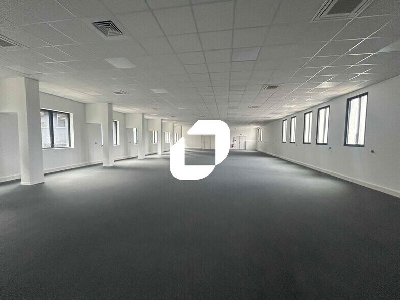 Bureau dans Argenteuil à louer - Photo du bâtiment - Image 2 de 18