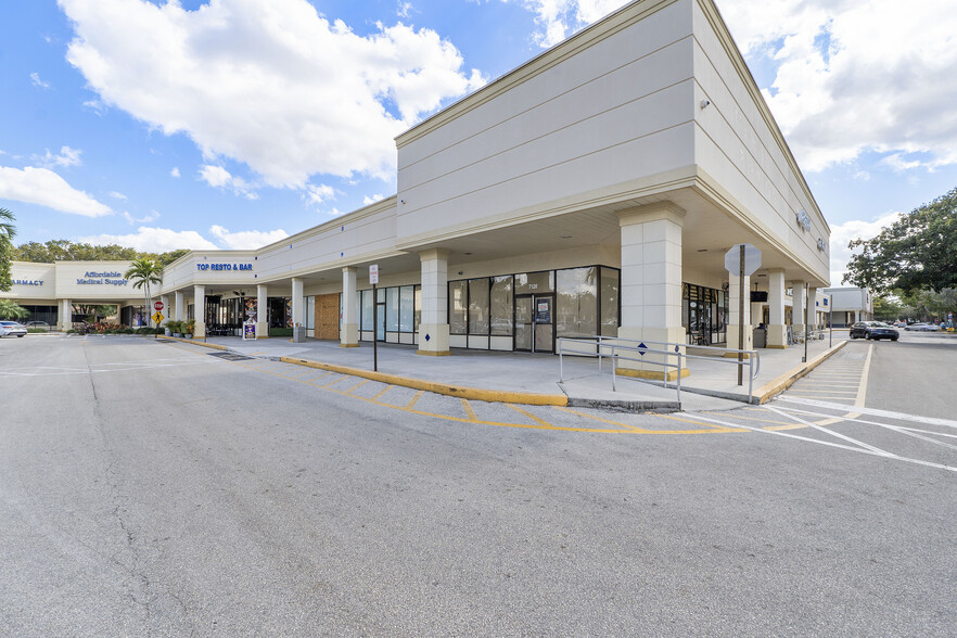 7118-7186 N University Dr, Tamarac, FL for lease - Building Photo - Image 2 of 9