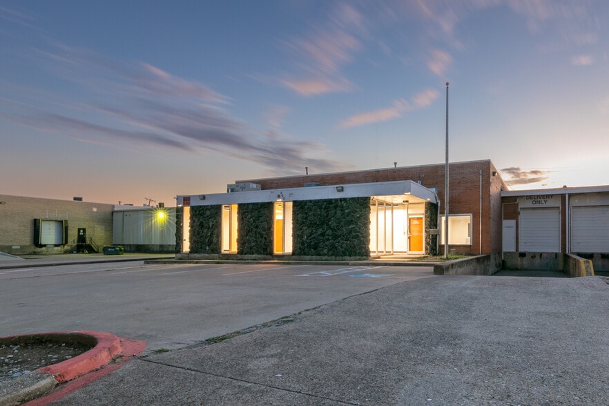 609 112th St, Arlington, TX for lease - Building Photo - Image 2 of 16