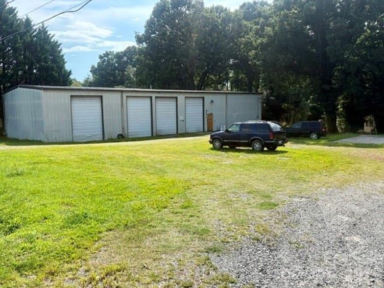 4143 Duff Dr, Hudson, NC à vendre - Photo du bâtiment - Image 2 de 4