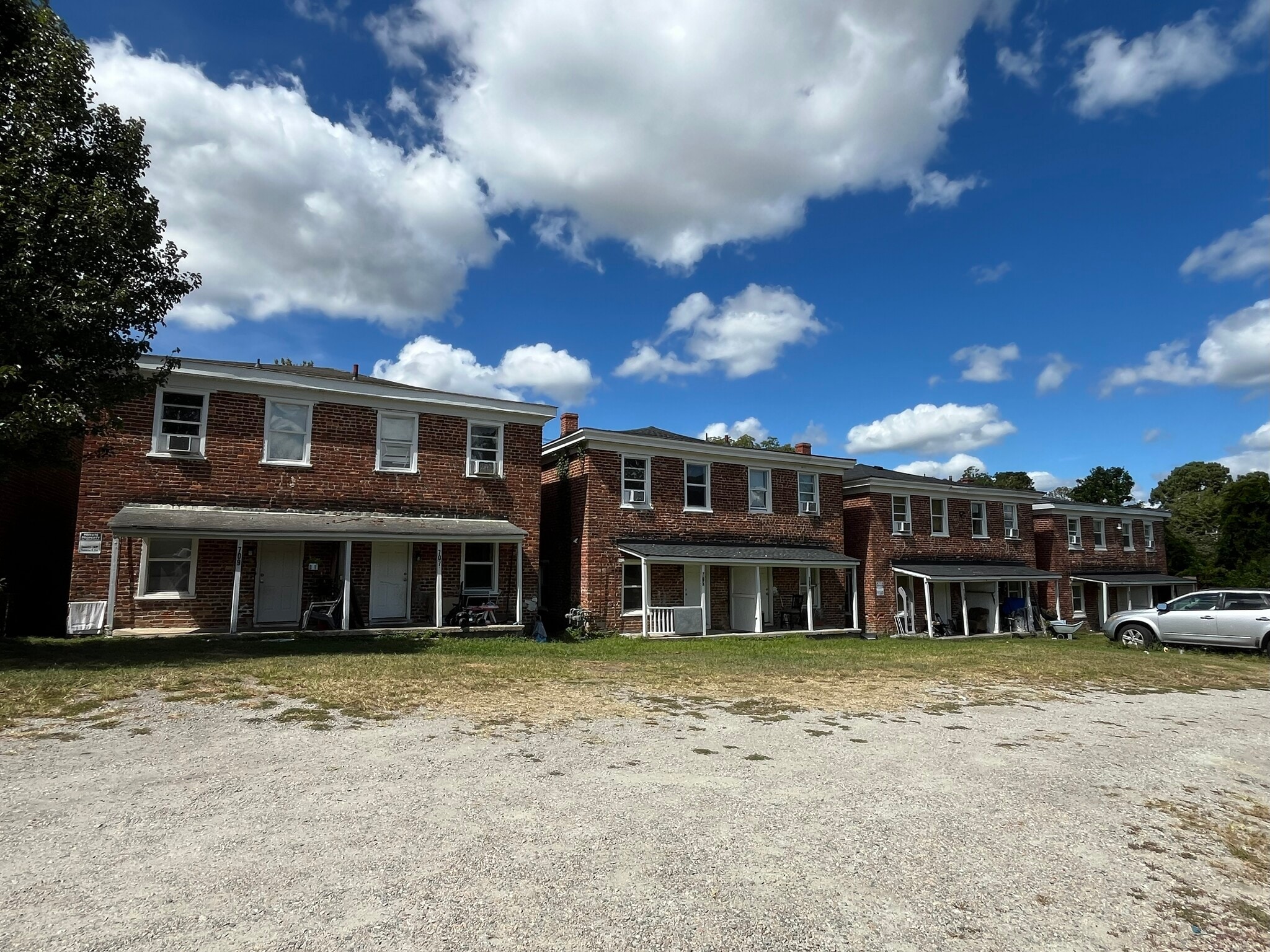 Petersburg, VA. 8-Unit Rental Portfolio portefeuille de 4 propriétés à vendre sur LoopNet.ca Photo du bâtiment- Image 1 de 16