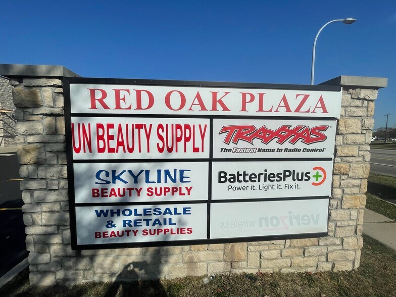 31075 John R Rd, Madison Heights, MI à louer - Photo du bâtiment - Image 3 de 4