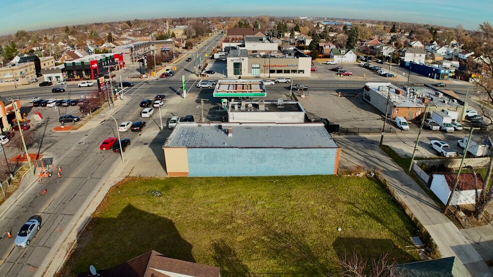 7120 Chase Rd, Dearborn, MI à louer - Photo du bâtiment - Image 3 de 16