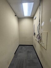 1012 E Ennis Ave, Ennis, TX à louer Photo intérieure- Image 2 de 11