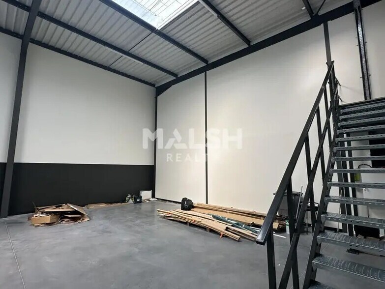Flex in Décines-Charpieu for lease - Interior Photo - Image 3 of 6