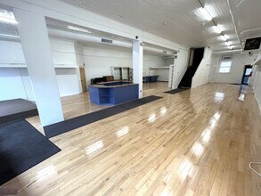 149 Maple St, Naugatuck, CT à vendre Photo intérieure- Image 2 de 6