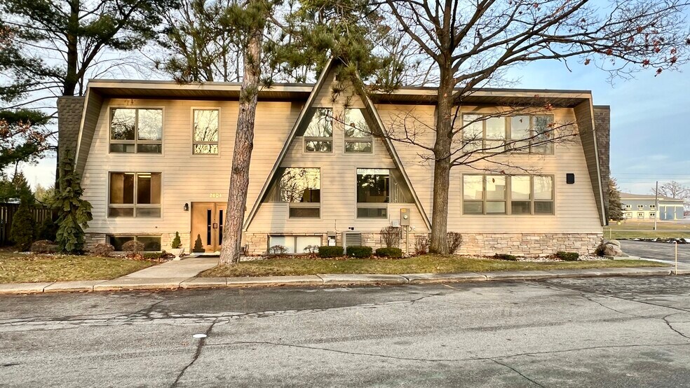 2604 Sunnyside Dr, Cadillac, MI à vendre - Photo principale - Image 1 de 57