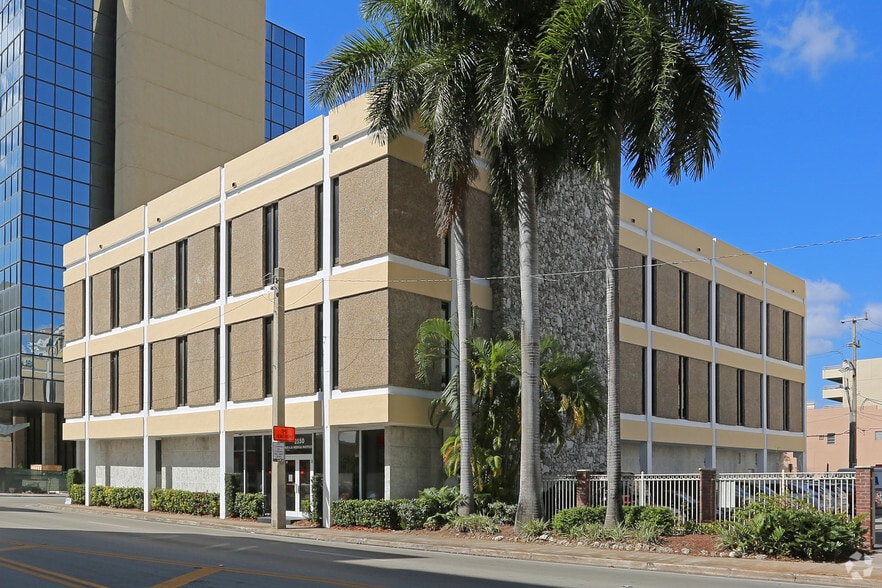 2550 S Douglas Rd, Coral Gables, FL à louer - Photo du bâtiment - Image 1 de 26