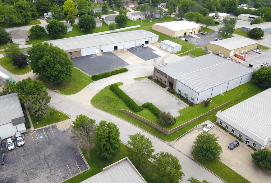 Industrial Complex- Grandview, MO portfolio of 2 properties for sale on LoopNet.ca - Building Photo - Image 3 of 20