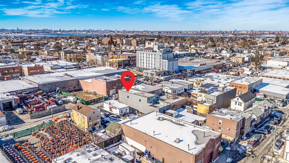 1815 128th St, College Point, NY à vendre - Photo du bâtiment - Image 3 de 29