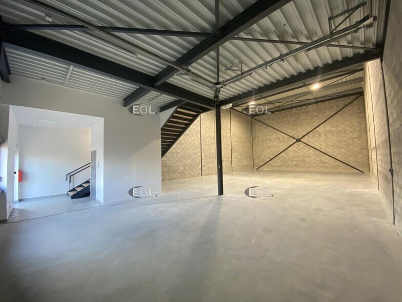 Flex in Villemoisson-sur-Orge for lease - Interior Photo - Image 3 of 5