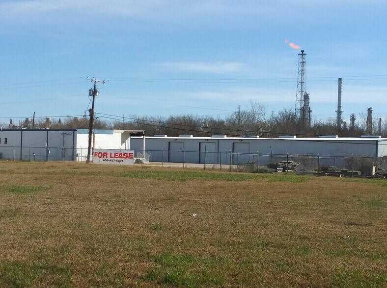 203 30th St S, Texas City, TX à louer - Photo du bâtiment - Image 3 de 7