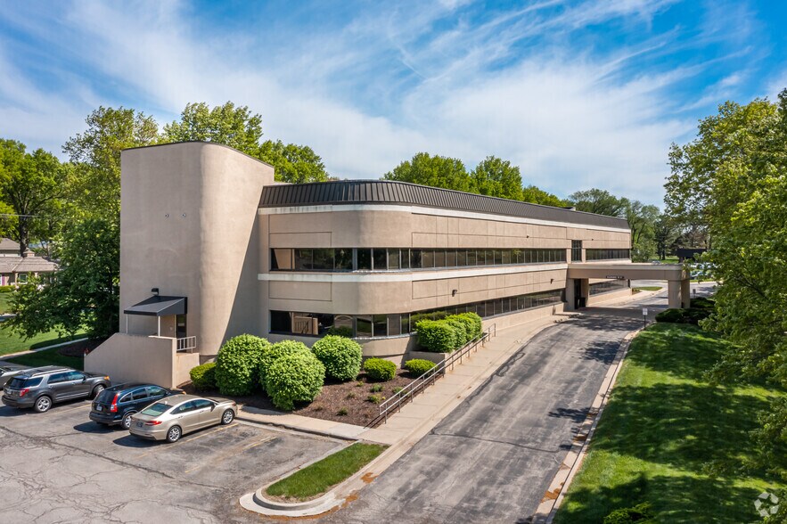 8787 Ballentine St, Overland Park, KS à louer - Photo du bâtiment - Image 2 de 5