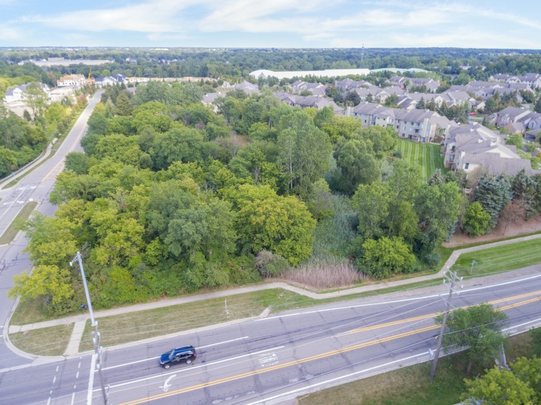 23777 Novi Rd, Novi, MI à vendre - Photo du bâtiment - Image 1 de 1