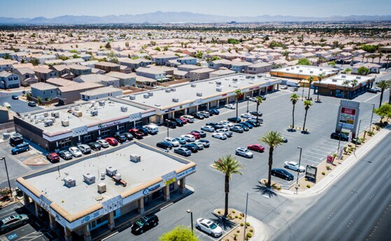 4226 S Durango Dr, Las Vegas, NV à louer - Photo du bâtiment - Image 2 de 7