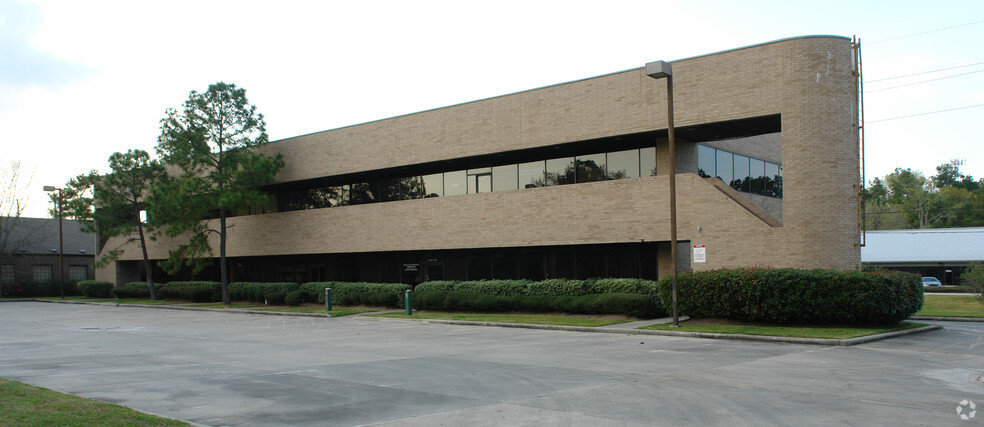 2330 Timber Shadows Dr, Kingwood, TX for lease - Primary Photo - Image 1 of 5