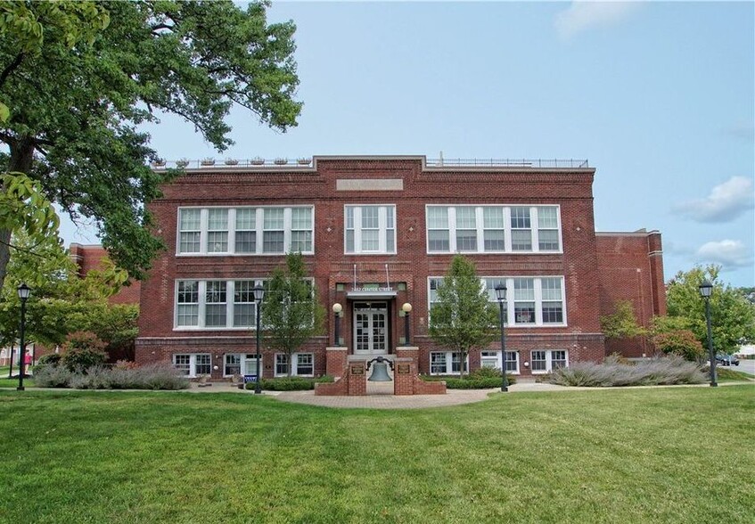 7482 Center St, Mentor, OH for lease - Building Photo - Image 1 of 1