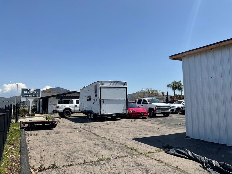 9325 Jamacha Blvd, Spring Valley, CA à vendre - Photo du bâtiment - Image 3 de 15