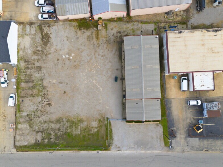 4611 Pinewood Rd, Louisville, KY à vendre - Photo du bâtiment - Image 3 de 9