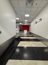 440 US Highway 130, East Windsor, NJ à louer Photo intérieure- Image 2 de 21