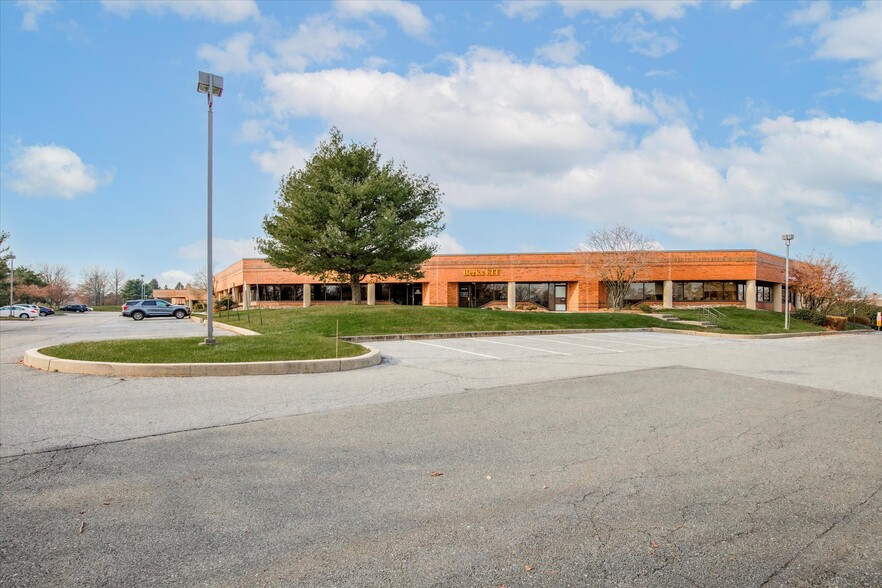 1125 Berkshire Blvd, Wyomissing, PA for lease - Building Photo - Image 1 of 5