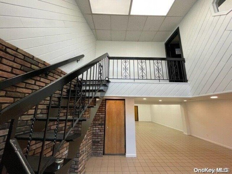 5978 54th Ave, Maspeth, NY à louer - Photo du bâtiment - Image 1 de 16