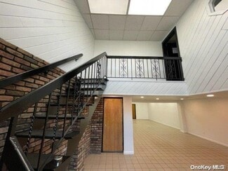 Plus de détails pour 5978 54th Ave, Maspeth, NY - Bureau à louer