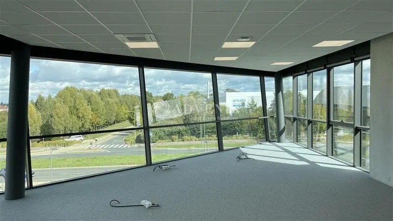 Office in Chanteloup-en-Brie for lease - Building Photo - Image 2 of 7