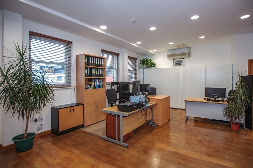 105-107 Farringdon Rd, London for lease - Building Photo - Image 3 of 4