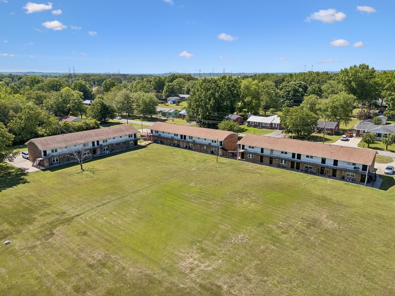 542 Ashe Ave, New Johnsonville, TN for sale - Primary Photo - Image 1 of 35
