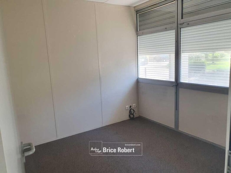 Bureau dans Bron à vendre - Photo intérieure - Image 2 de 6