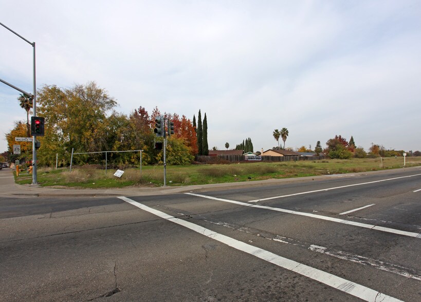 6301 Walerga Rd, North Highlands, CA à vendre - Photo principale - Image 1 de 2