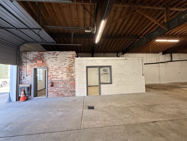 Plus de détails pour 4547-4549 E Thompson St, Philadelphia, PA - Commerce de détail à louer