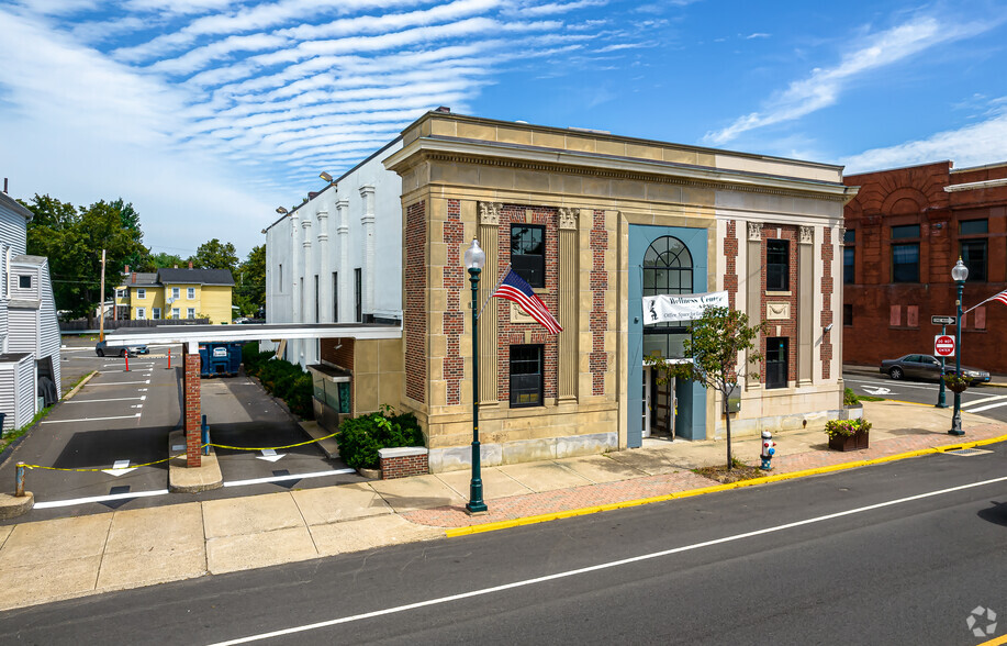 100 Center St, Wallingford, CT for lease - Primary Photo - Image 1 of 6