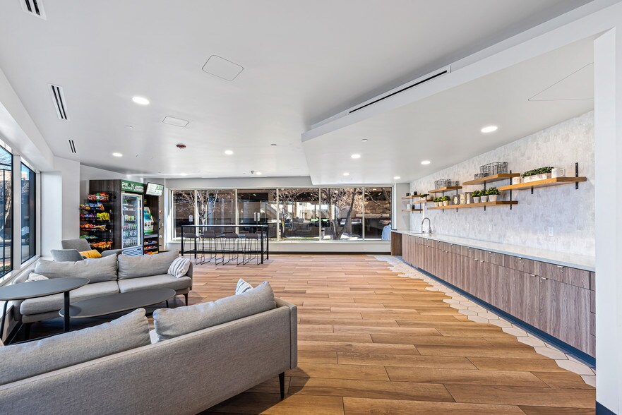 6312 S Fiddlers Green Cir, Greenwood Village, CO à louer - Hall d’entrée - Image 2 de 16