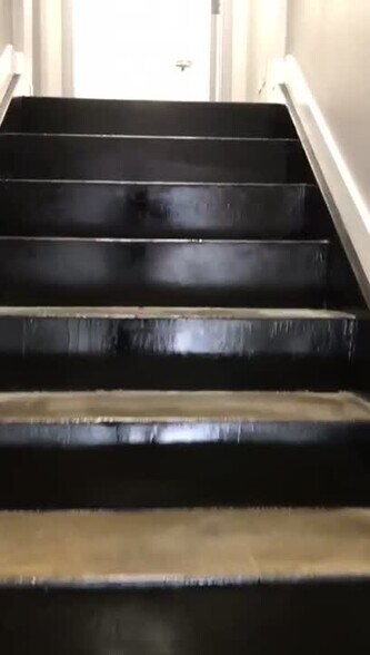 1233 McDonald Ave, Brooklyn, NY à louer - Vidéo sur l’inscription commerciale - Image 2 de 2