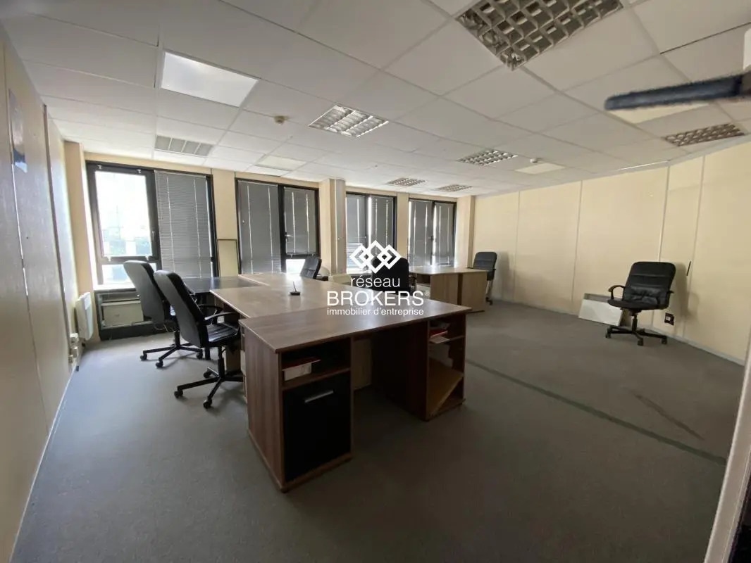 Office in Grenoble for sale Interior Photo- Image 1 of 12