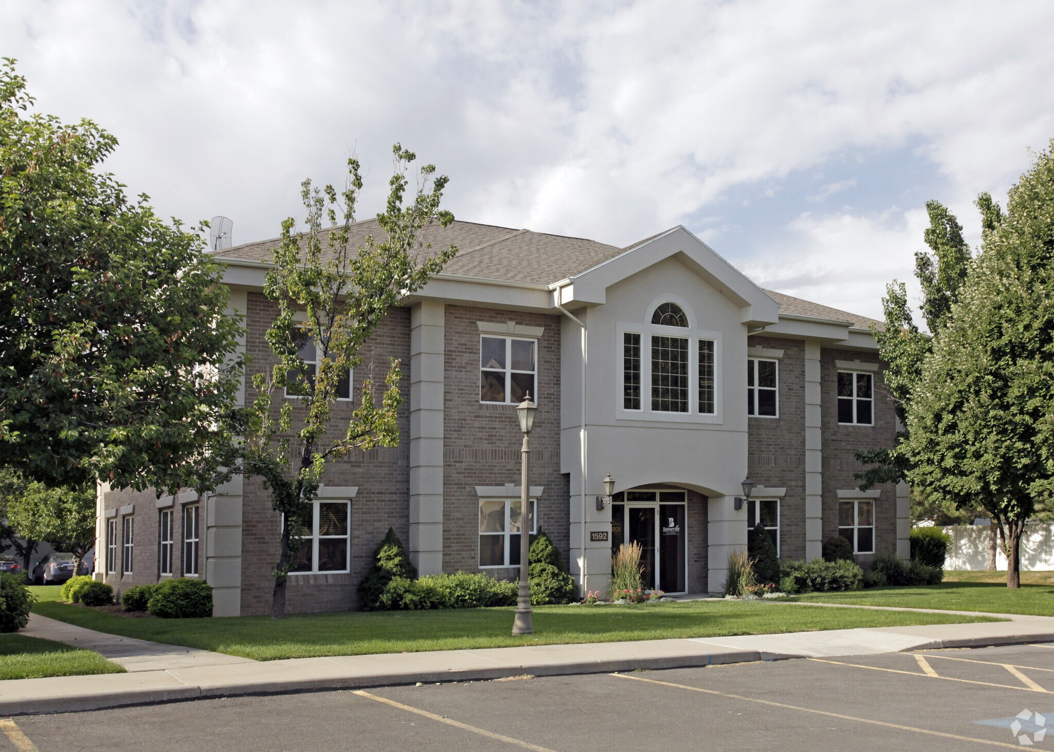 1584 S 500 W, Woods Cross, UT à louer Photo du bâtiment- Image 1 de 7