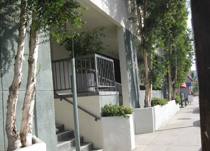 5170 Sepulveda Blvd, Sherman Oaks, CA à louer - Photo du bâtiment - Image 2 de 4