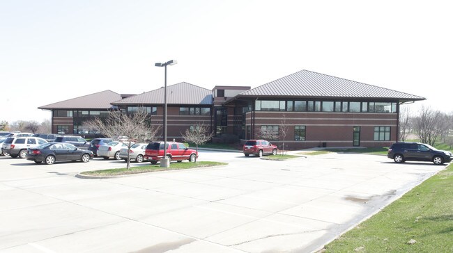 More details for 1601 West Lakes Pky, West Des Moines, IA - Coworking for Lease