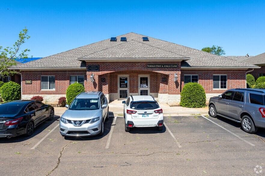 1006 24th Ave NW, Norman, OK à vendre - Photo du bâtiment - Image 3 de 93