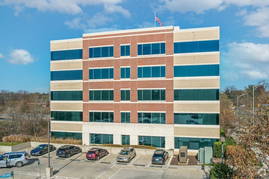 1886 Metro Center Dr, Reston, VA for lease - Building Photo - Image 2 of 10