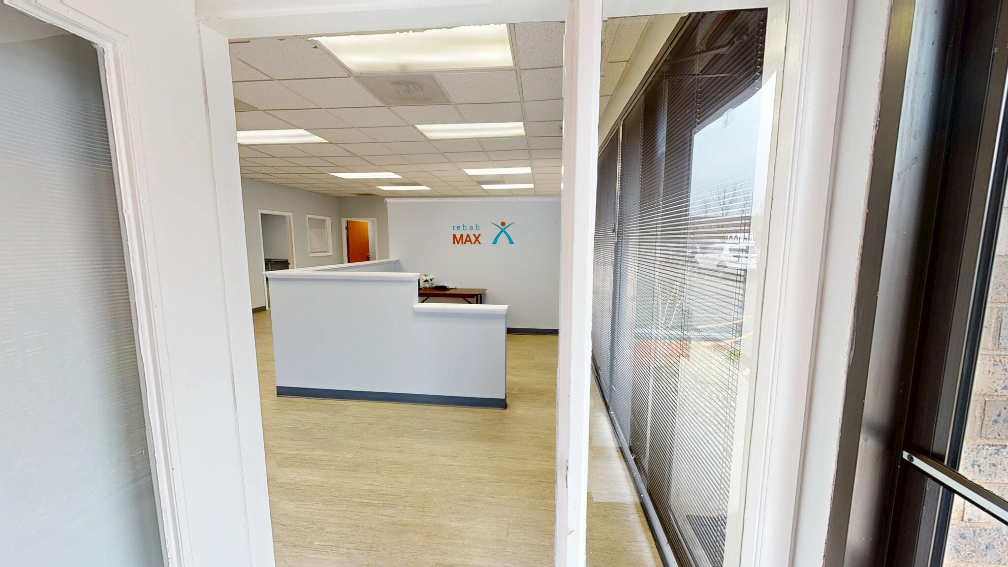415 W Golf Rd, Arlington Heights, IL à louer Photo intérieure- Image 1 de 9