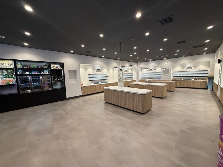 2301 Newport Blvd, Costa Mesa, CA for sale - Building Photo - Image 2 of 21