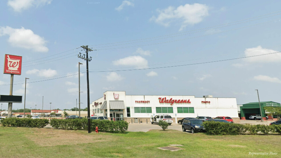 1302 N Virginia St, Port Lavaca, TX for sale - Building Photo - Image 2 of 3