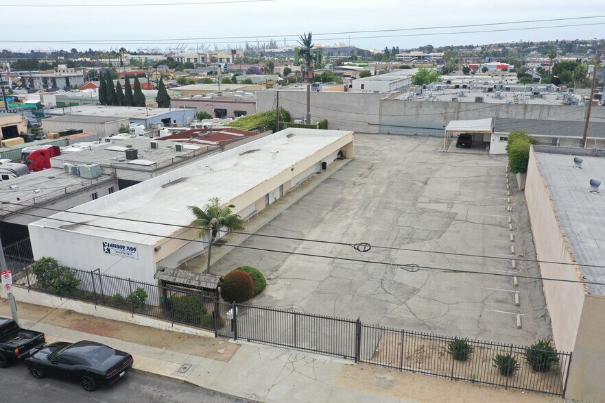 25316 Frampton Ave, Harbor City, CA à vendre - Photo du bâtiment - Image 2 de 8