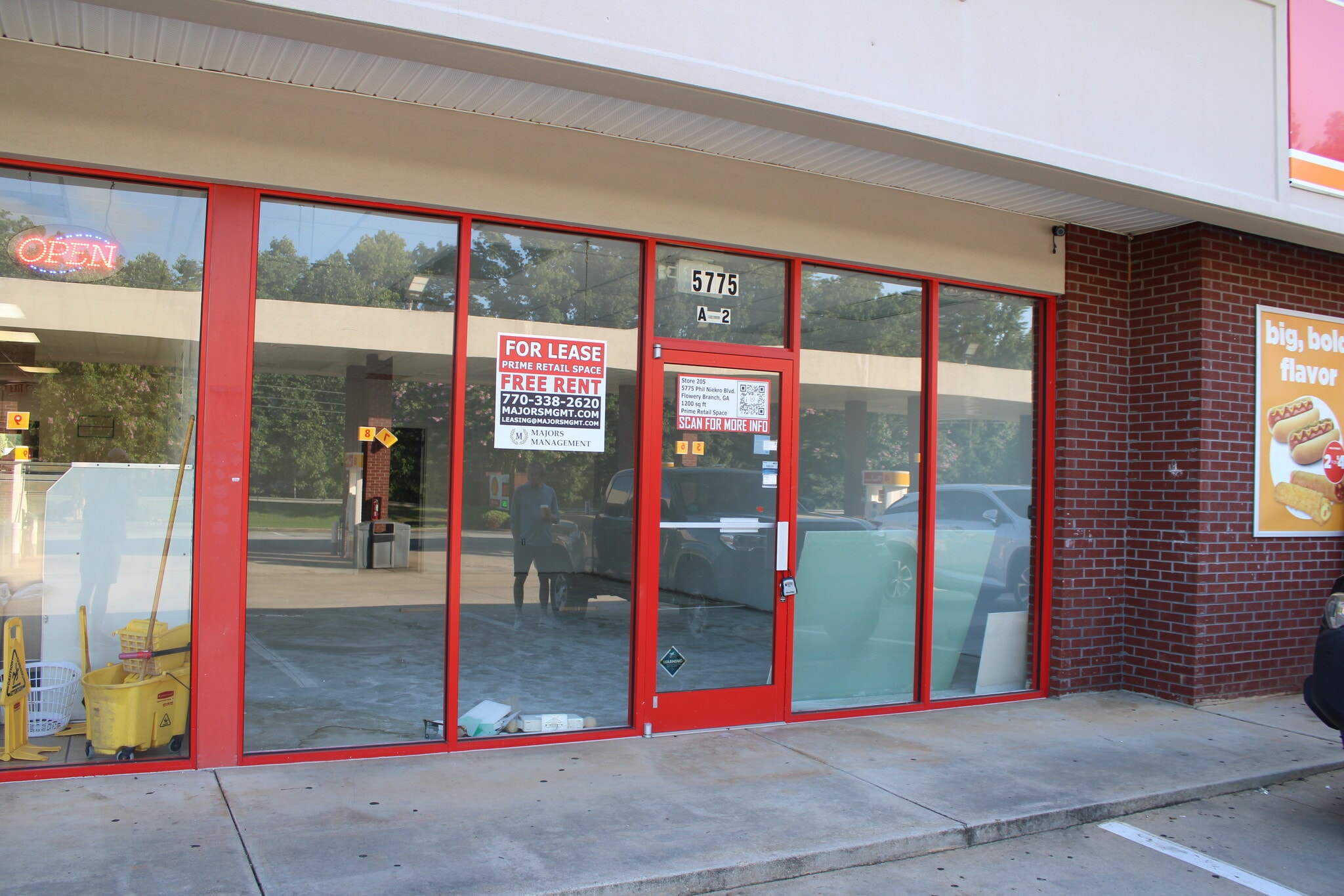 5775 Phil Niekro Blvd, Flowery Branch, GA for lease Interior Photo- Image 1 of 10