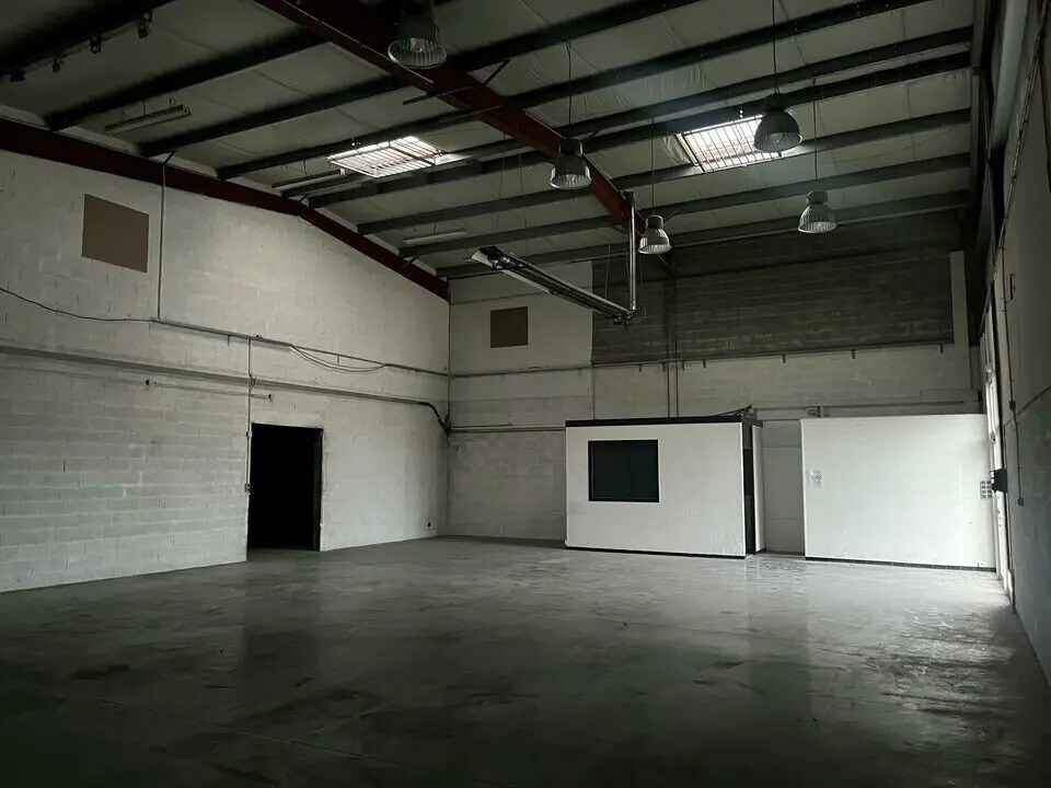 Flex in Voiron for lease Interior Photo- Image 1 of 6