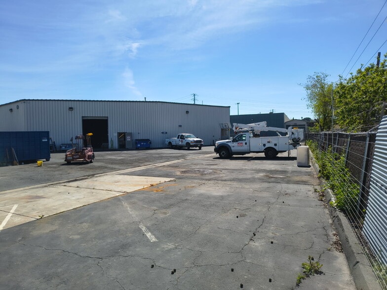 351 Sunset Dr, Antioch, CA for lease - Building Photo - Image 3 of 6