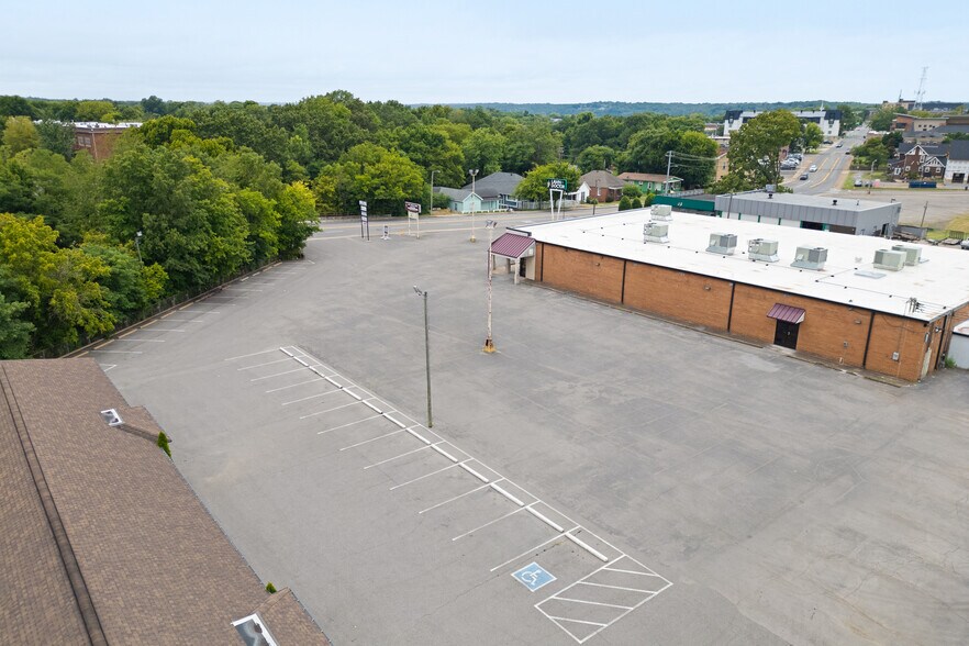 739 Madison St, Clarksville, TN à louer - Photo du bâtiment - Image 2 de 5